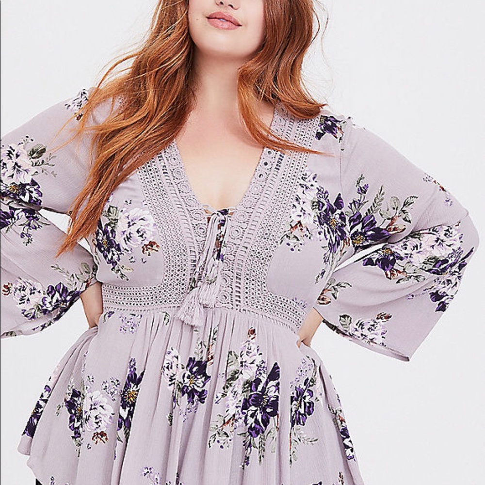 Floral Lace-Trim V-Neck Blouse in Light Lavender